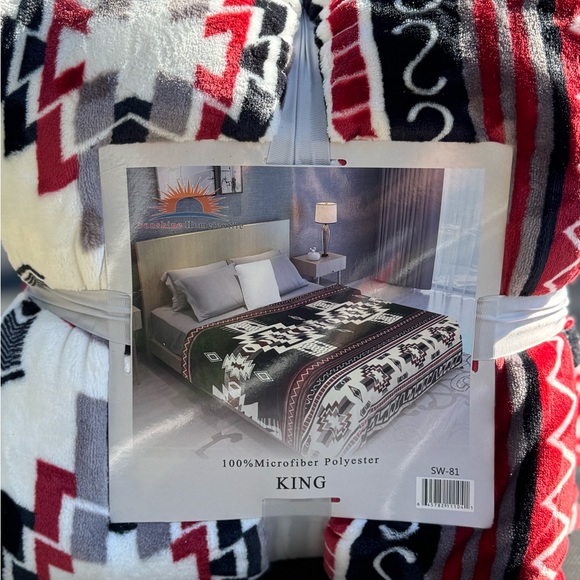 Brand New king/Queen size flannel Blanket Aztec Print black white red - Picture 1 of 4